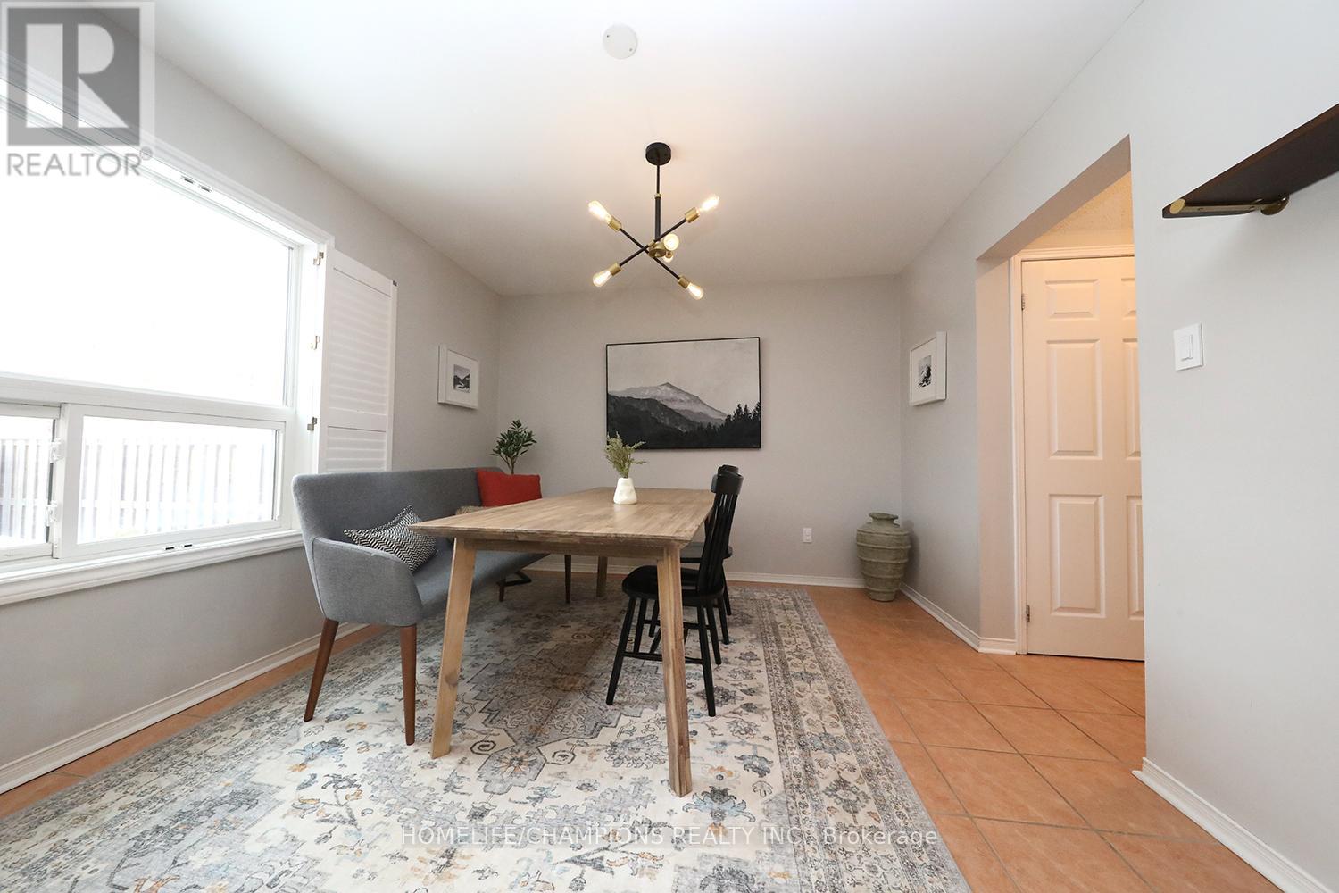 6200 Maple Gate Circle, Mississauga, Ontario  L5N 7A9 - Photo 5 - W12778056