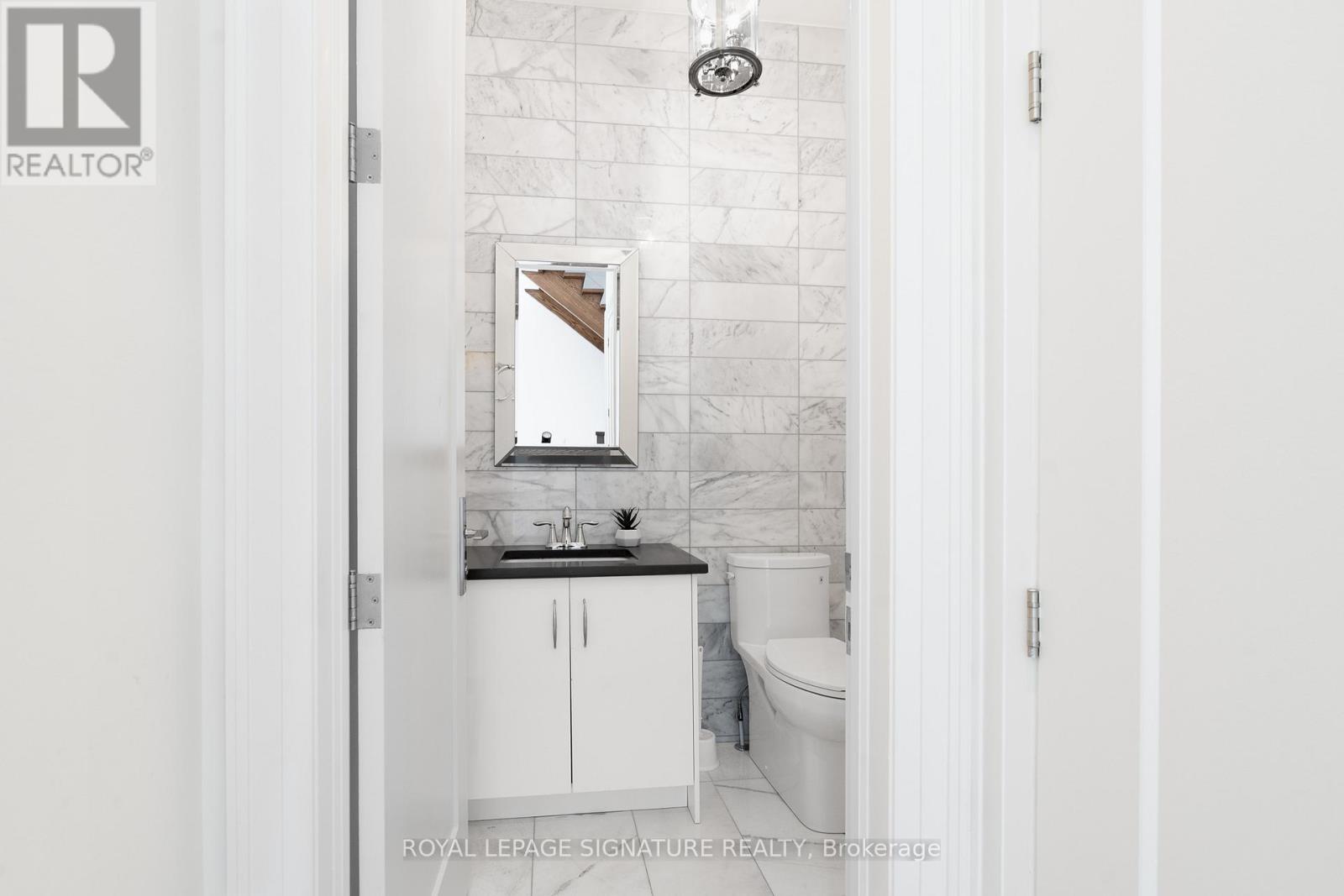 119b Hillside Avenue, Toronto, Ontario  M8V 1T3 - Photo 13 - W12740934