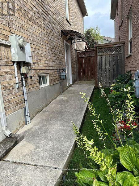 Basement - 185 Red Maple Road, Richmond Hill, Ontario  L4B 4S6 - Photo 2 - N12777282