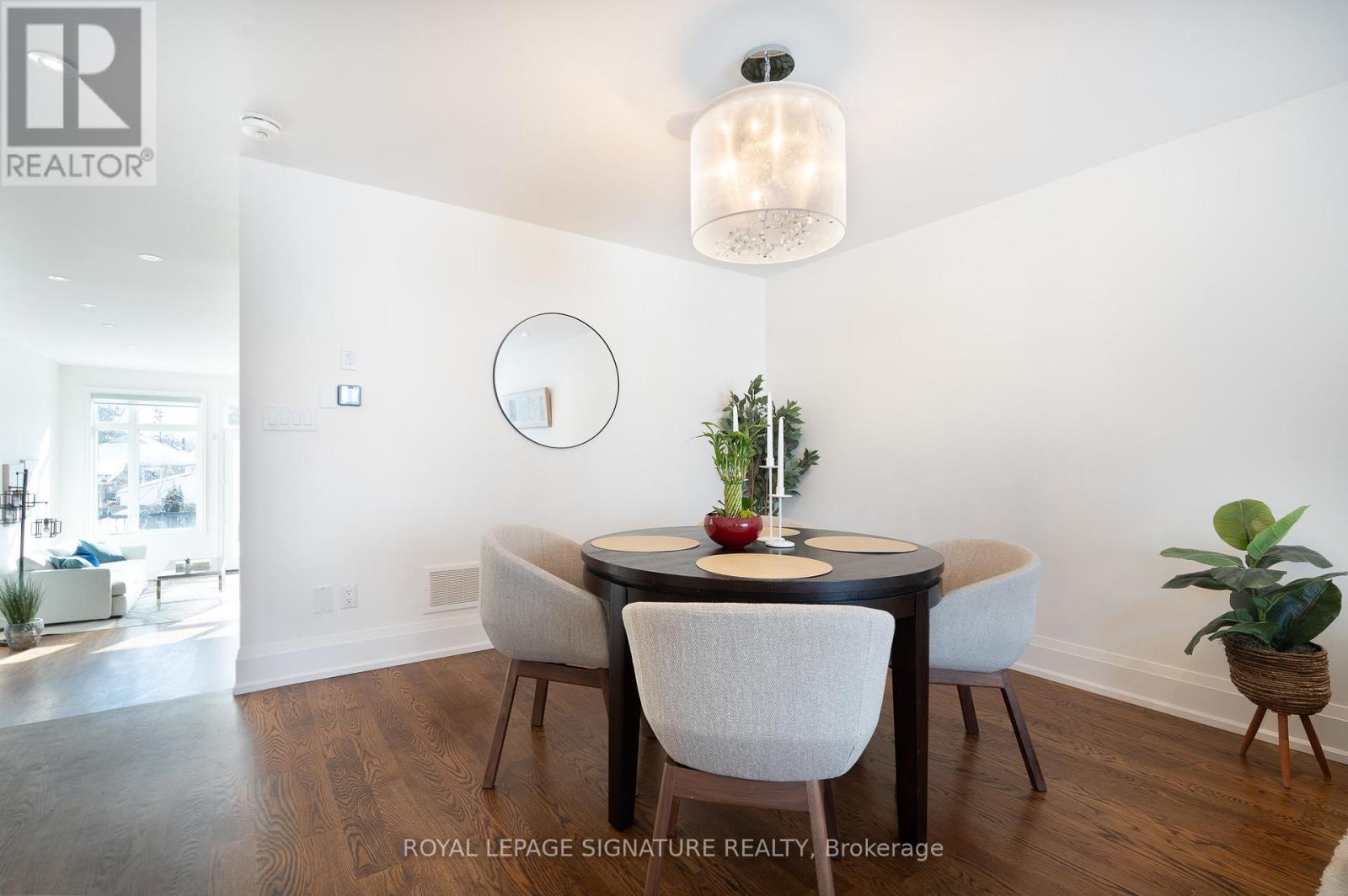 119b Hillside Avenue, Toronto, Ontario  M8V 1T3 - Photo 4 - W12740934