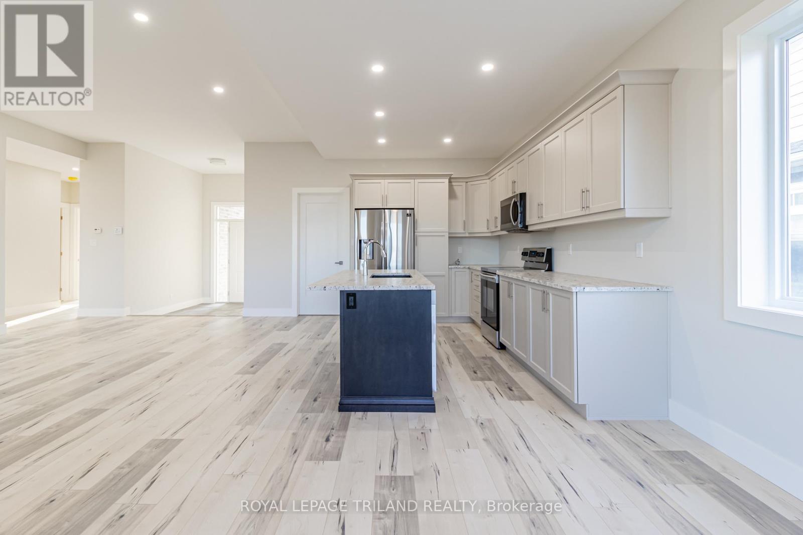 26 Tattersall Lane, Lambton Shores, Ontario  N0M 1T0 - Photo 17 - X12778318