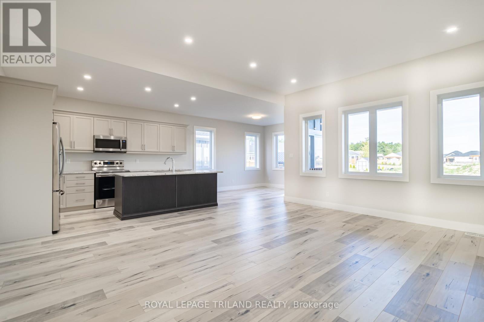 26 Tattersall Lane, Lambton Shores, Ontario  N0M 1T0 - Photo 3 - X12778318