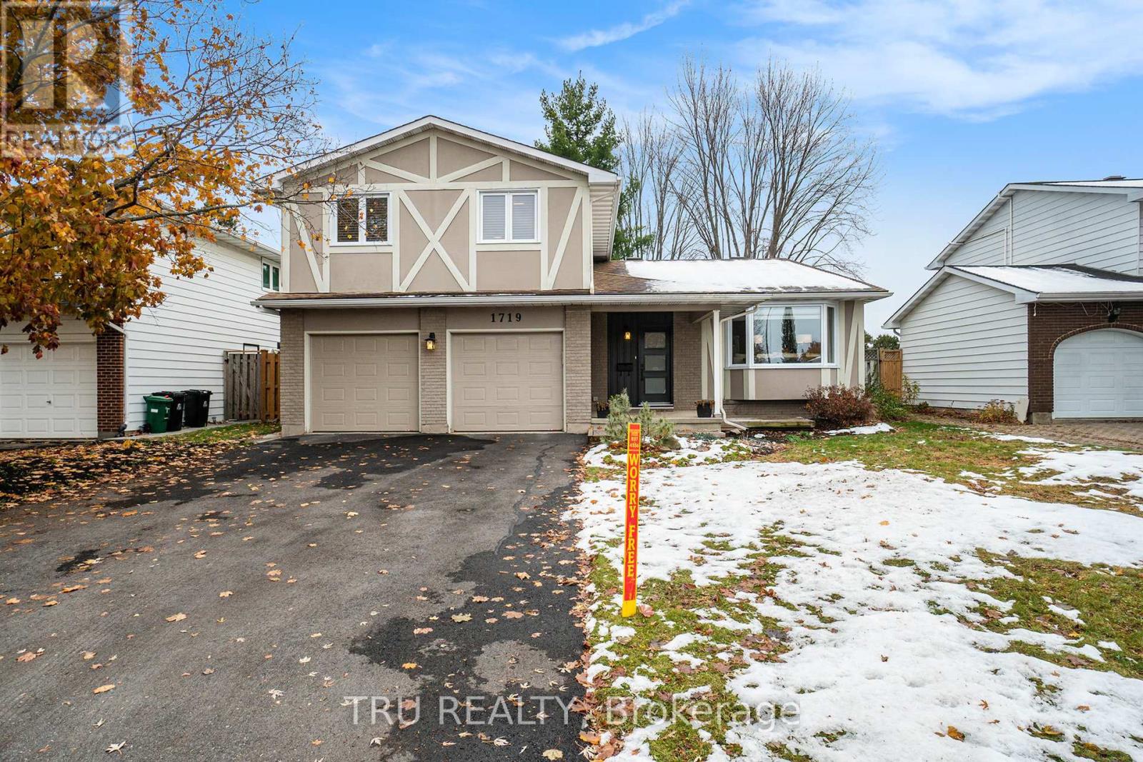 1719 Meadowview Crescent N, Ottawa, Ontario  K1C 1T9 - Photo 2 - X12778252