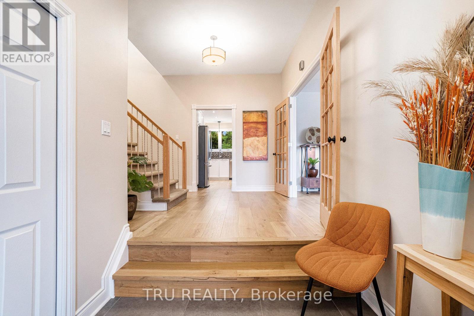 1719 Meadowview Crescent N, Ottawa, Ontario  K1C 1T9 - Photo 3 - X12778252