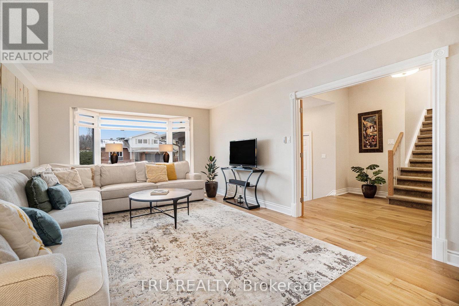 1719 Meadowview Crescent N, Ottawa, Ontario  K1C 1T9 - Photo 5 - X12778252