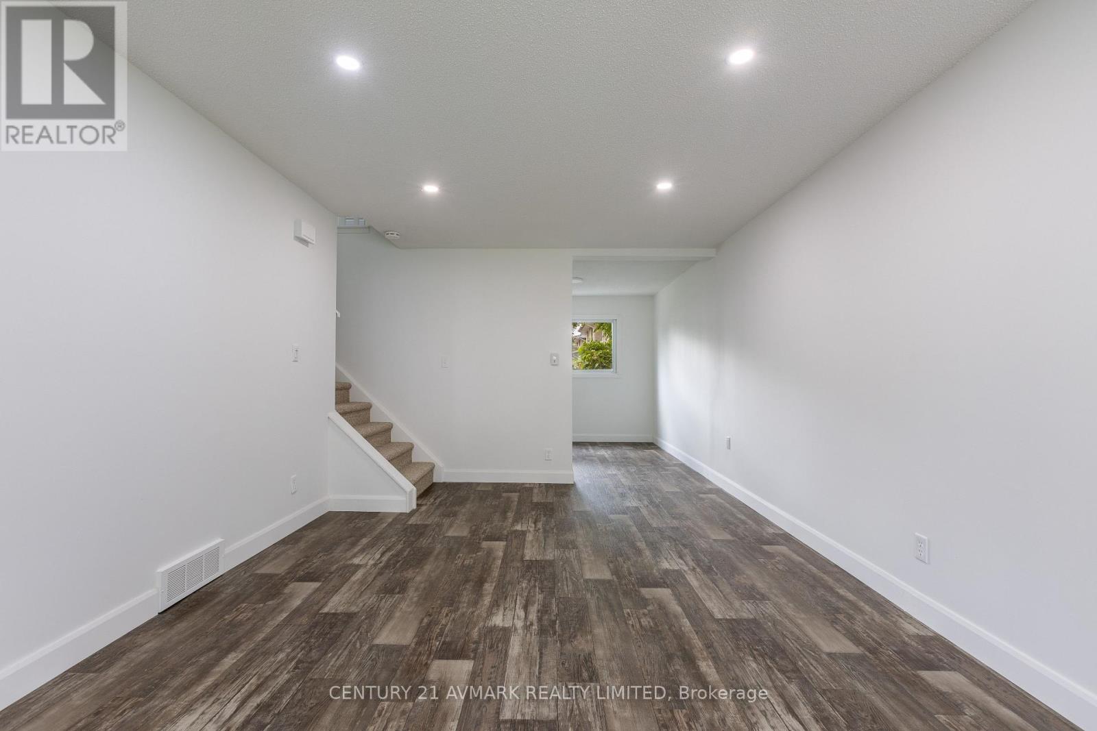 111 Northgate Drive, Welland (N. Welland), Ontario  L3C 5Y3 - Photo 4 - X12778312