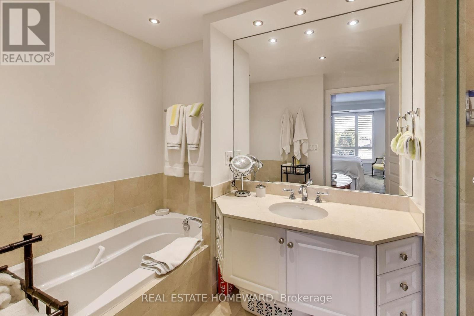 403 - 2 Roxborough Street E, Toronto, Ontario  M4W 3V7 - Photo 14 - C12778254