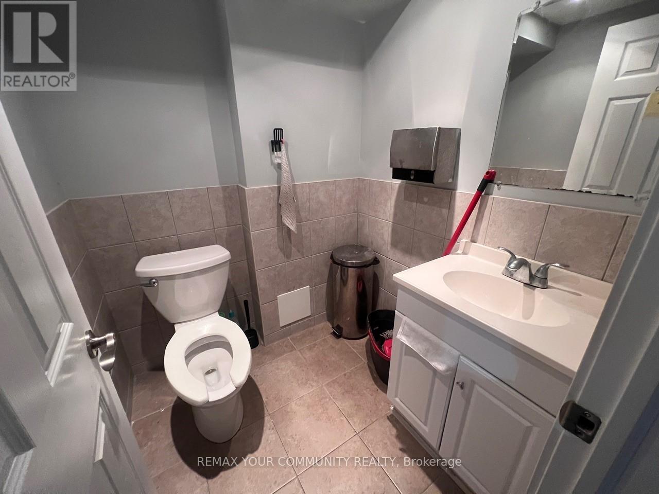 3887 Bathurst Street, Toronto, Ontario  M3H 5V1 - Photo 13 - C12778306