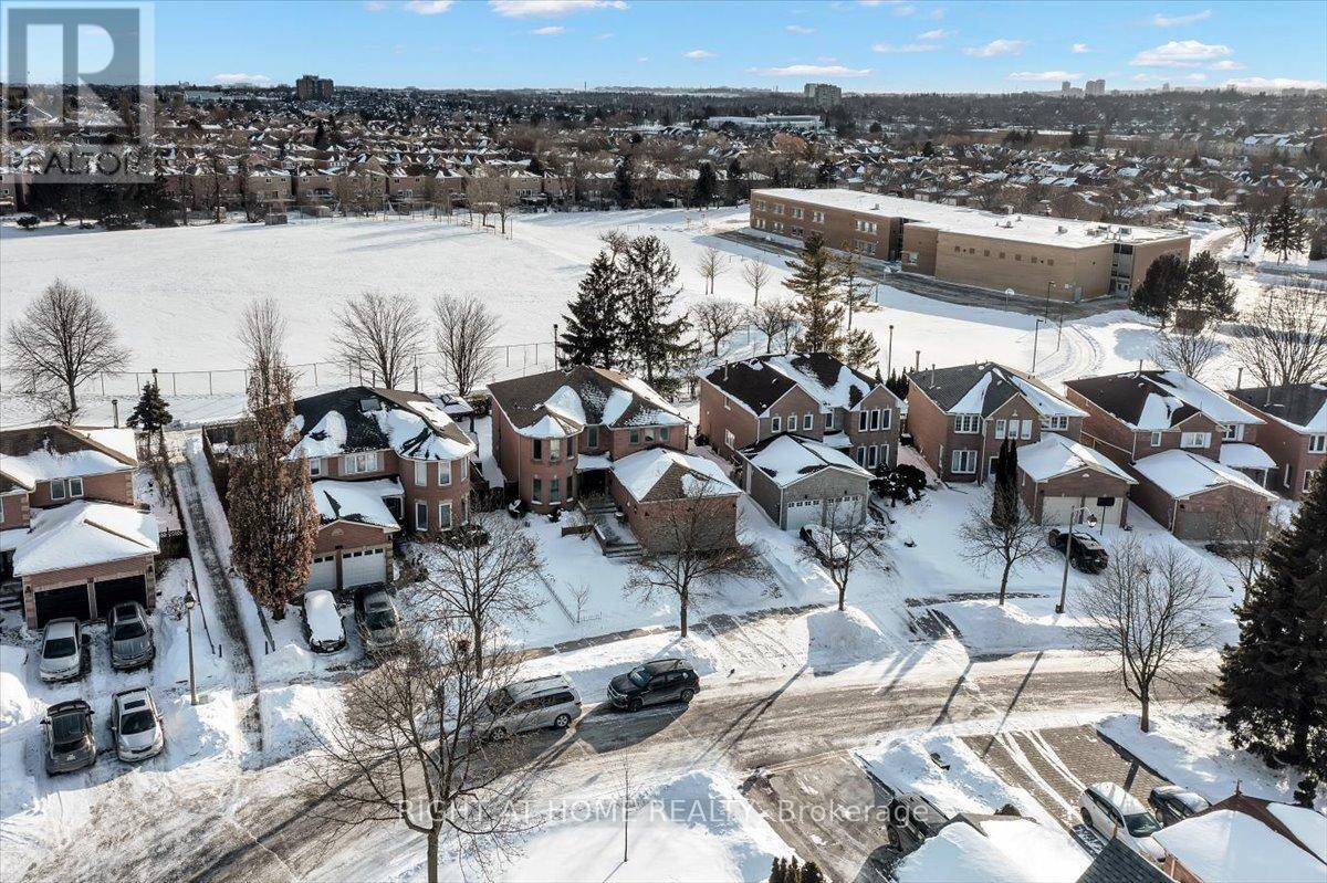 33 Willcocks Crescent, Ajax, Ontario  L1T 3L9 - Photo 6 - E12778292