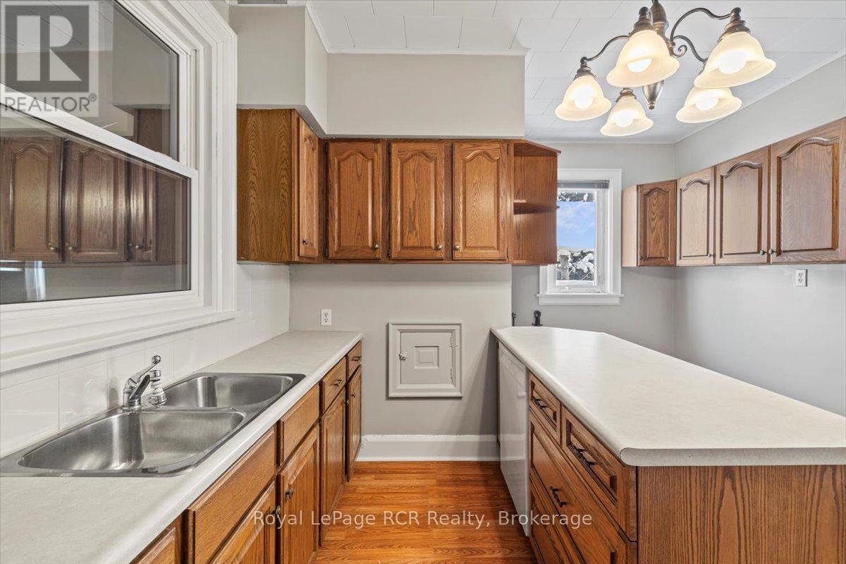 4 Cayley Street, Brockton, Ontario  N0G 2V0 - Photo 10 - X12777496