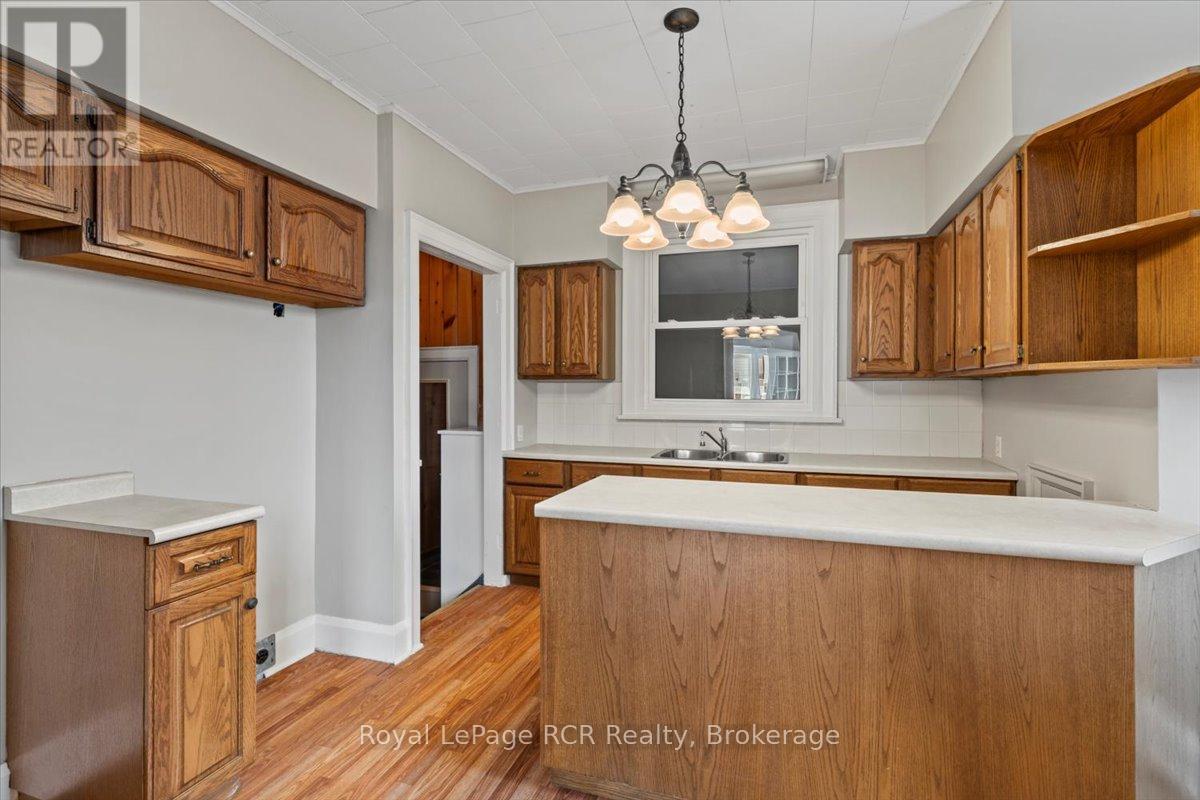 4 Cayley Street, Brockton, Ontario  N0G 2V0 - Photo 14 - X12777496