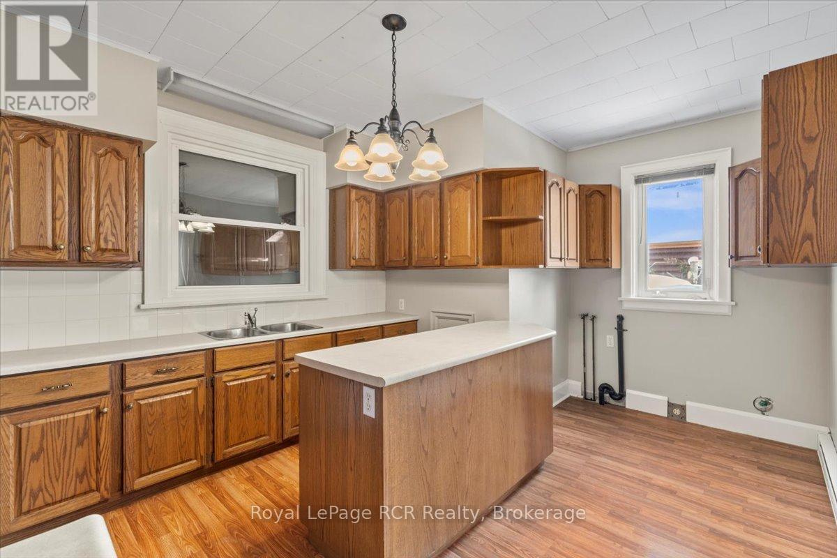 4 Cayley Street, Brockton, Ontario  N0G 2V0 - Photo 11 - X12777496