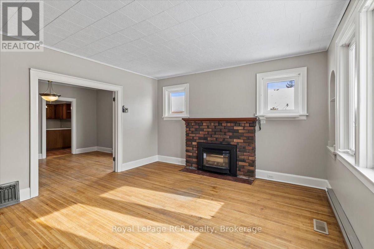 4 Cayley Street, Brockton, Ontario  N0G 2V0 - Photo 3 - X12777496