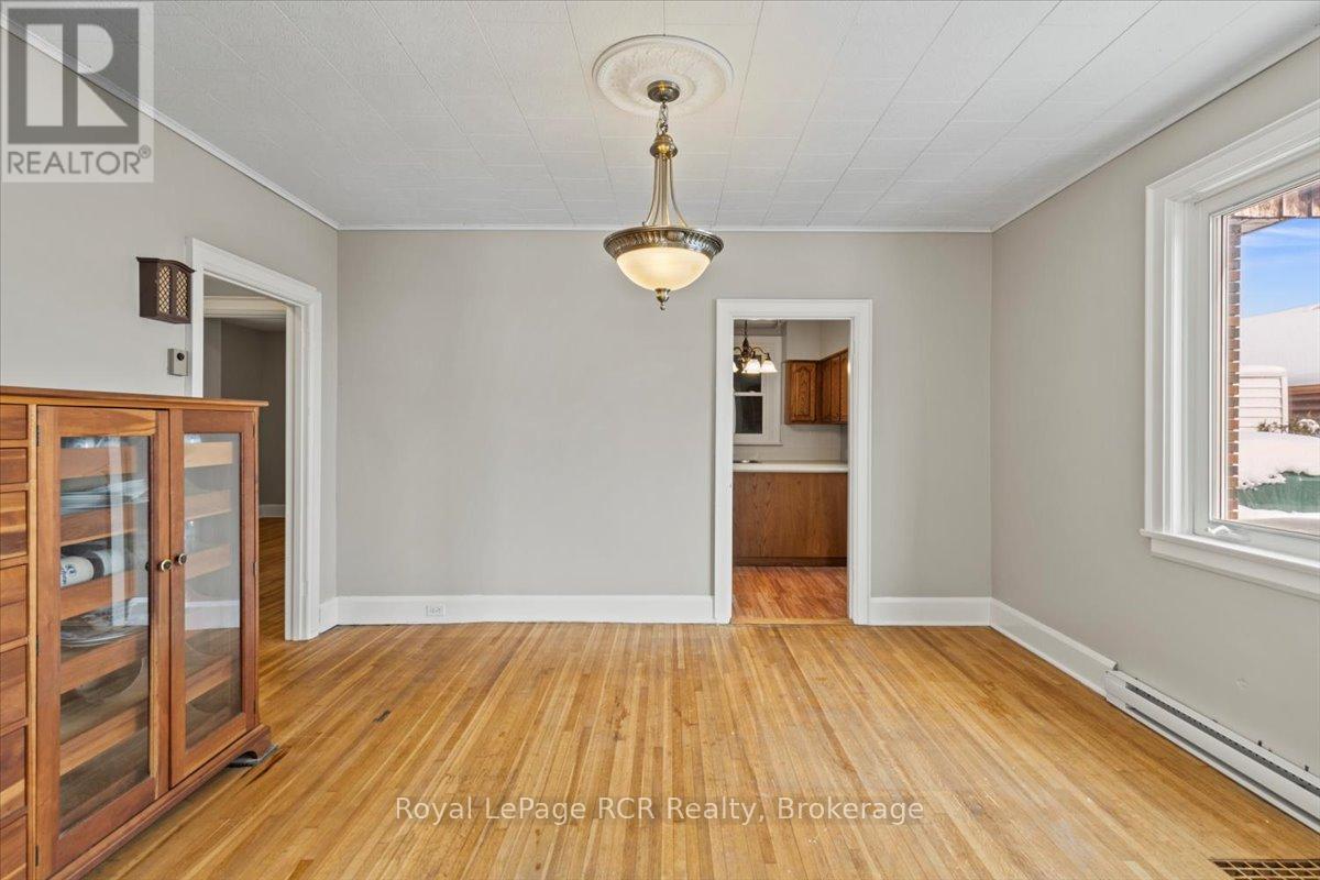 4 Cayley Street, Brockton, Ontario  N0G 2V0 - Photo 7 - X12777496