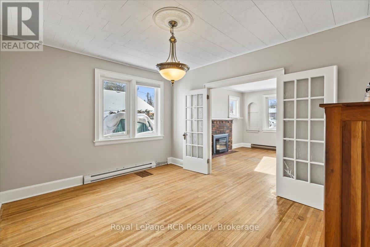 4 Cayley Street, Brockton, Ontario  N0G 2V0 - Photo 9 - X12777496