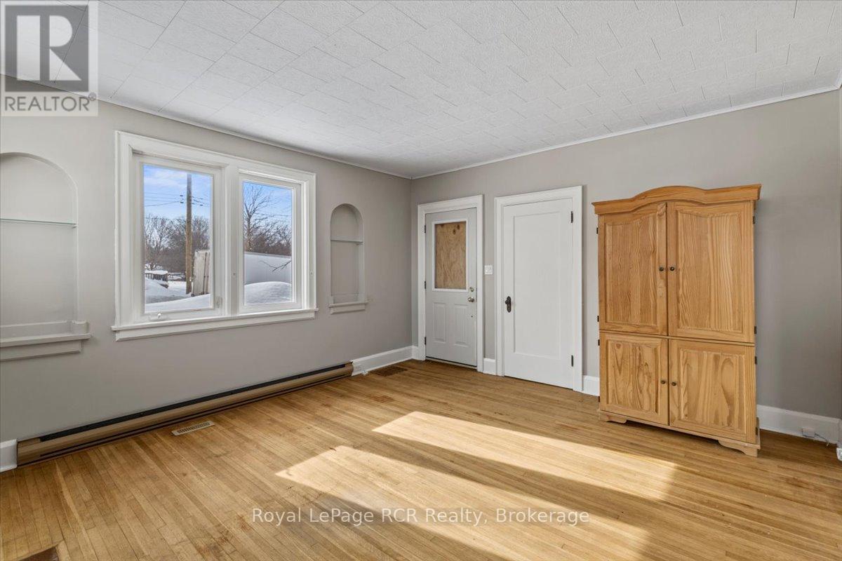 4 Cayley Street, Brockton, Ontario  N0G 2V0 - Photo 6 - X12777496