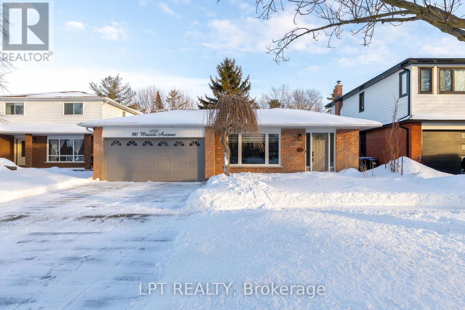 180 Mason Avenue, Bradford West Gwillimbury (Bradford), Ontario  L3Z 1B2 - Photo 1 - N12778260