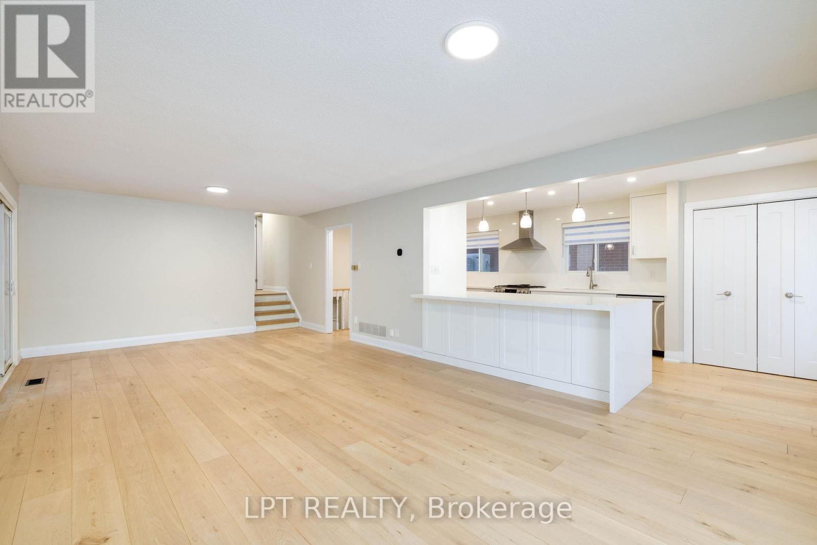 180 Mason Avenue, Bradford West Gwillimbury (Bradford), Ontario  L3Z 1B2 - Photo 10 - N12778260