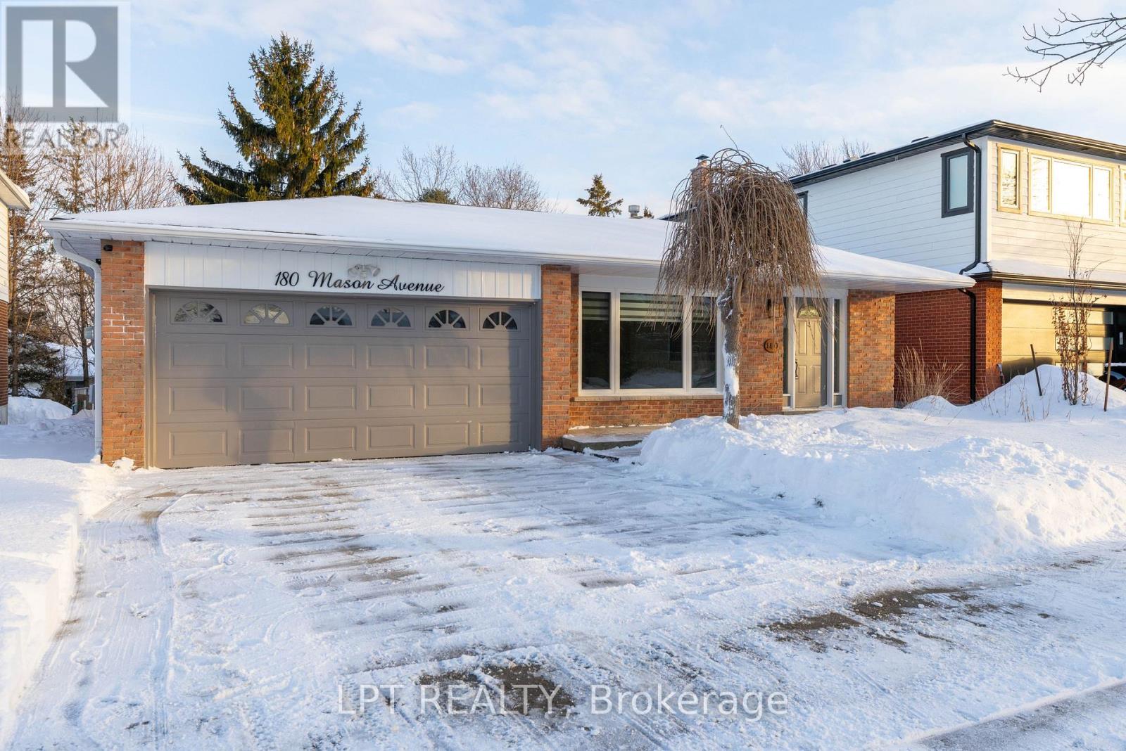 180 Mason Avenue, Bradford West Gwillimbury (Bradford), Ontario  L3Z 1B2 - Photo 3 - N12778260