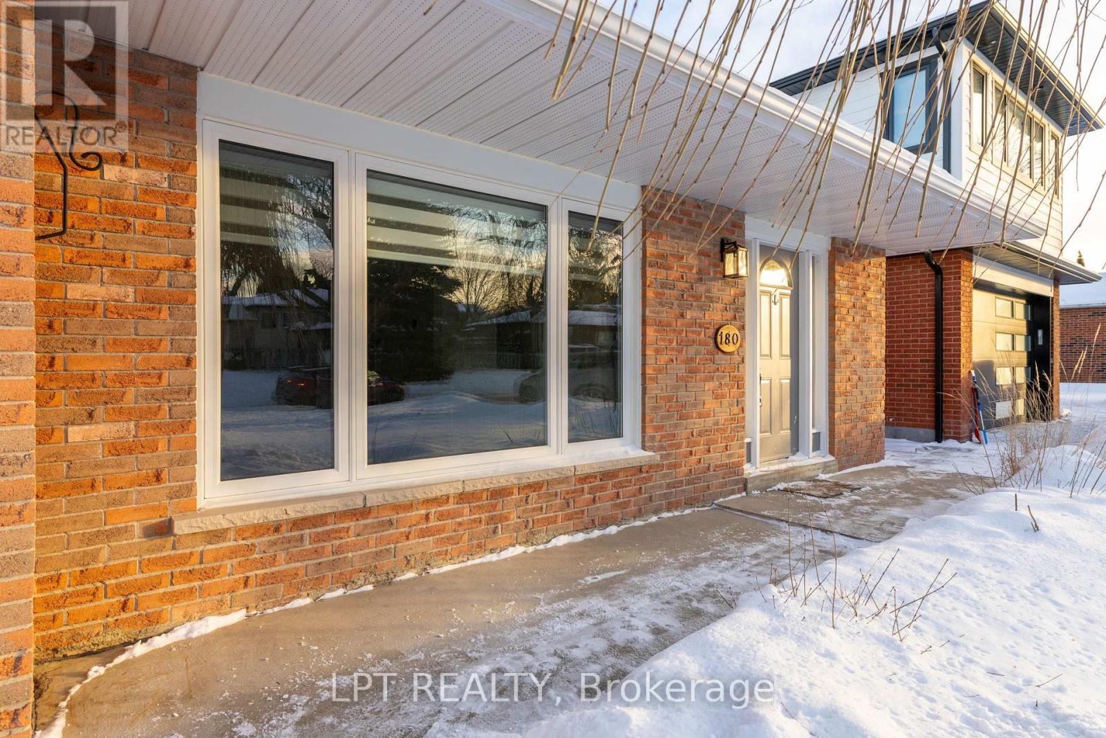 180 Mason Avenue, Bradford West Gwillimbury (Bradford), Ontario  L3Z 1B2 - Photo 4 - N12778260