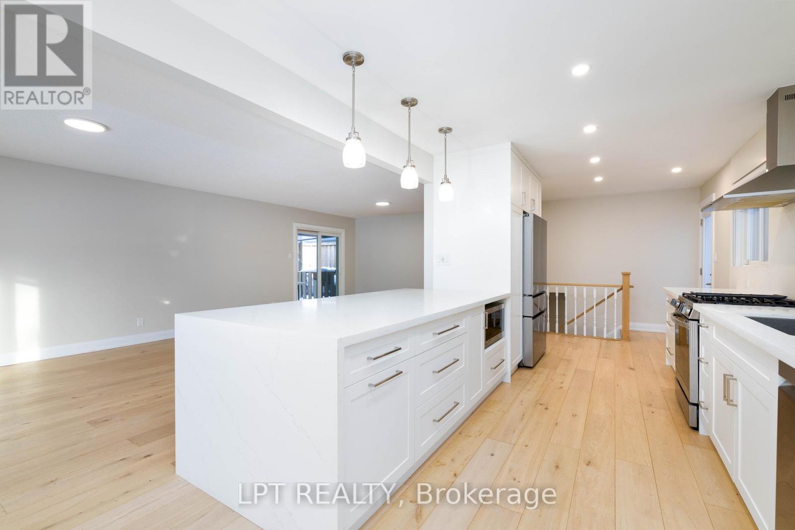 180 Mason Avenue, Bradford West Gwillimbury (Bradford), Ontario  L3Z 1B2 - Photo 7 - N12778260