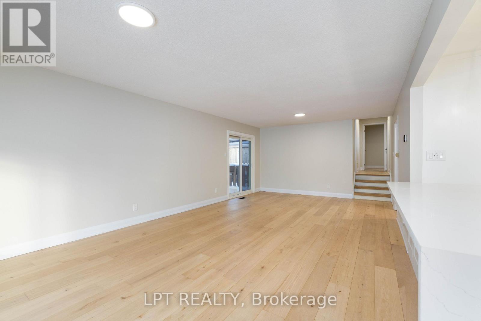 180 Mason Avenue, Bradford West Gwillimbury (Bradford), Ontario  L3Z 1B2 - Photo 9 - N12778260