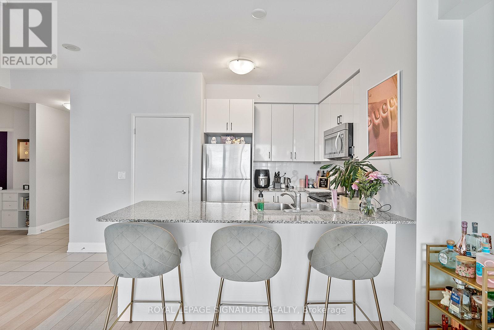 1607 - 2900 Highway 7, Vaughan, Ontario  L4K 0G3 - Photo 10 - N12778300