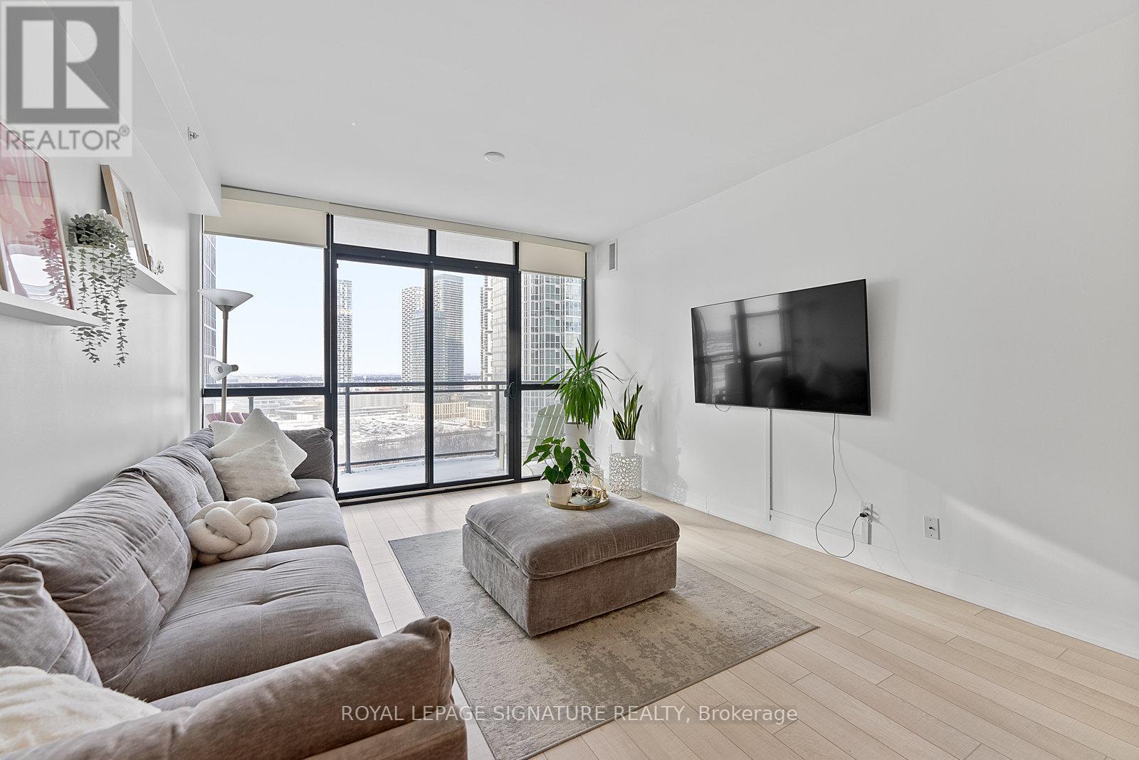 1607 - 2900 Highway 7, Vaughan, Ontario  L4K 0G3 - Photo 3 - N12778300