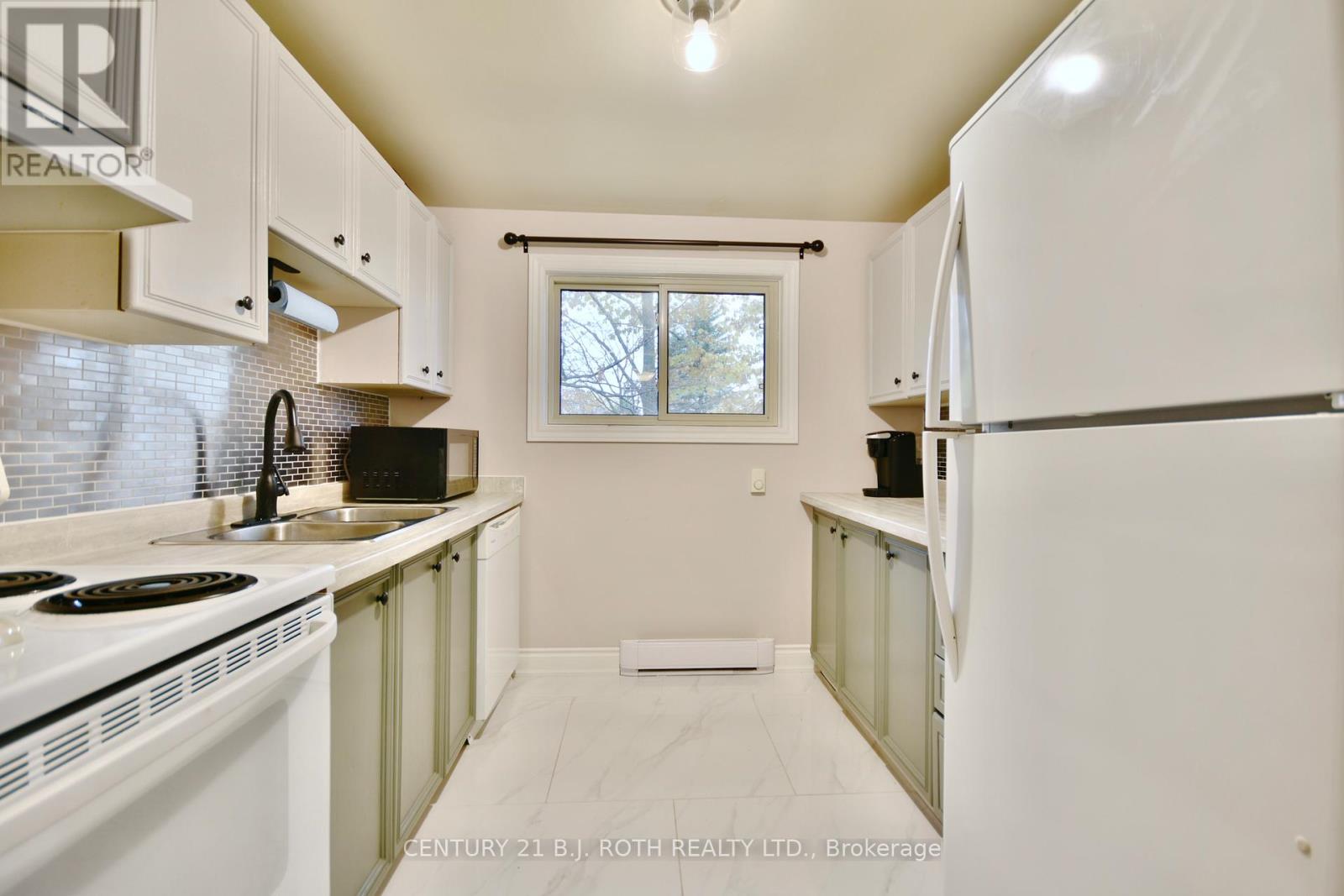 11 Pheasant Trail, Barrie, Ontario  L4N 6W4 - Photo 11 - S12778286