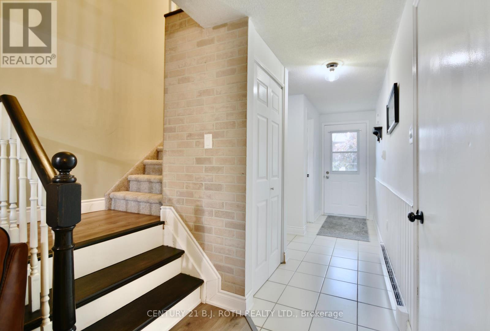 11 Pheasant Trail, Barrie, Ontario  L4N 6W4 - Photo 12 - S12778286