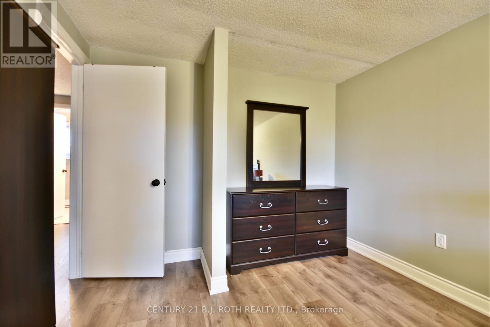 11 Pheasant Trail, Barrie, Ontario  L4N 6W4 - Photo 15 - S12778286