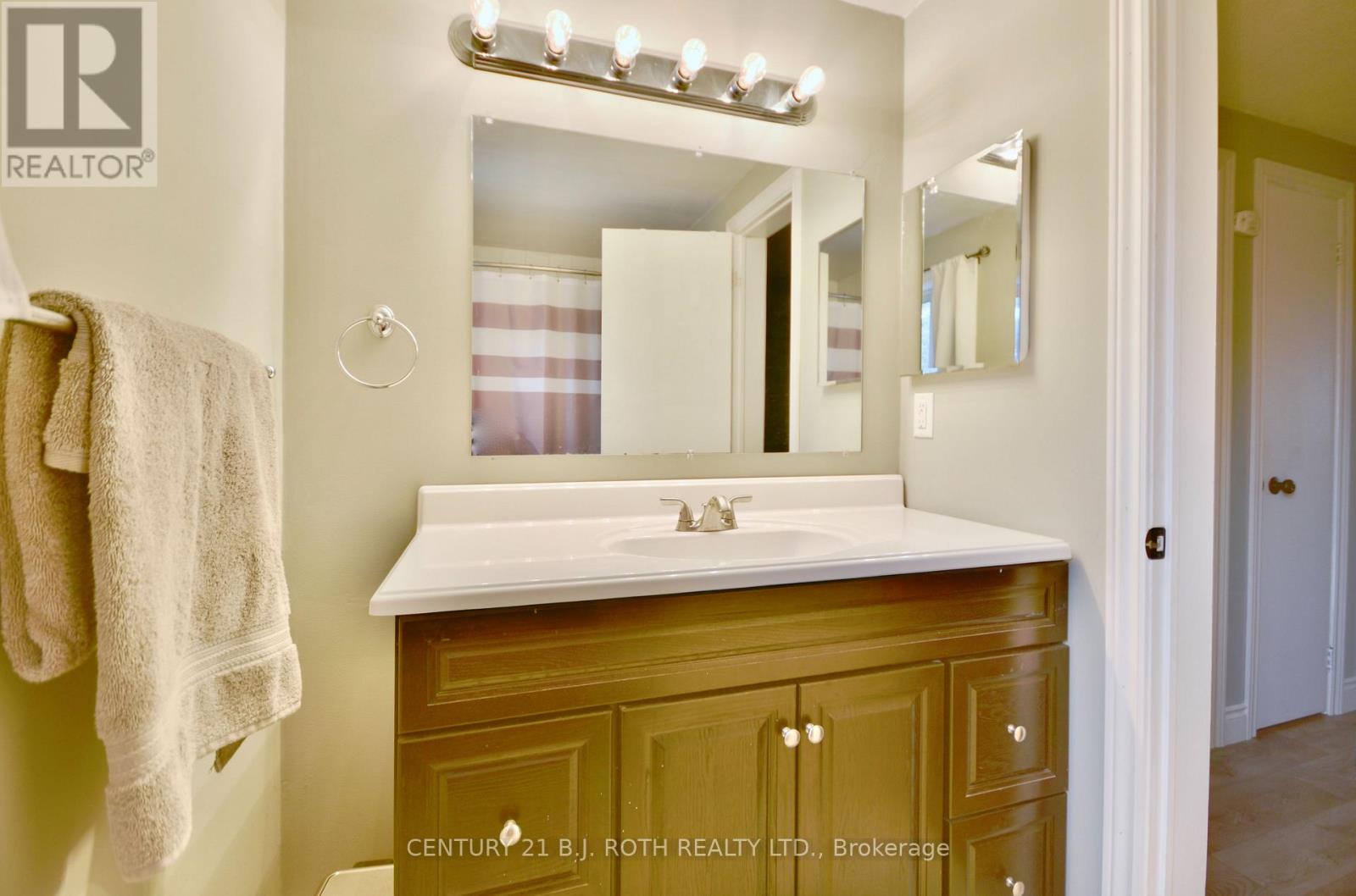 11 Pheasant Trail, Barrie, Ontario  L4N 6W4 - Photo 19 - S12778286