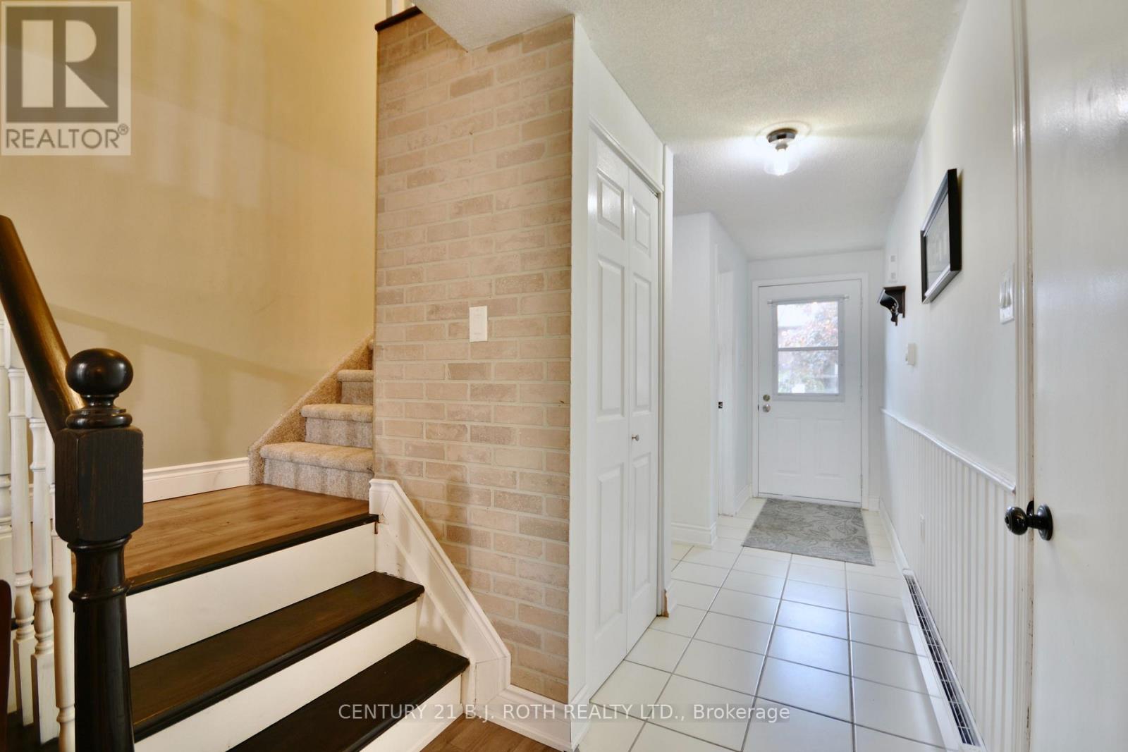 11 Pheasant Trail, Barrie, Ontario  L4N 6W4 - Photo 4 - S12778286