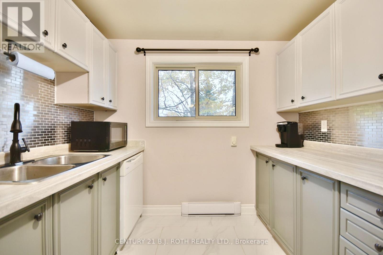 11 Pheasant Trail, Barrie, Ontario  L4N 6W4 - Photo 9 - S12778286