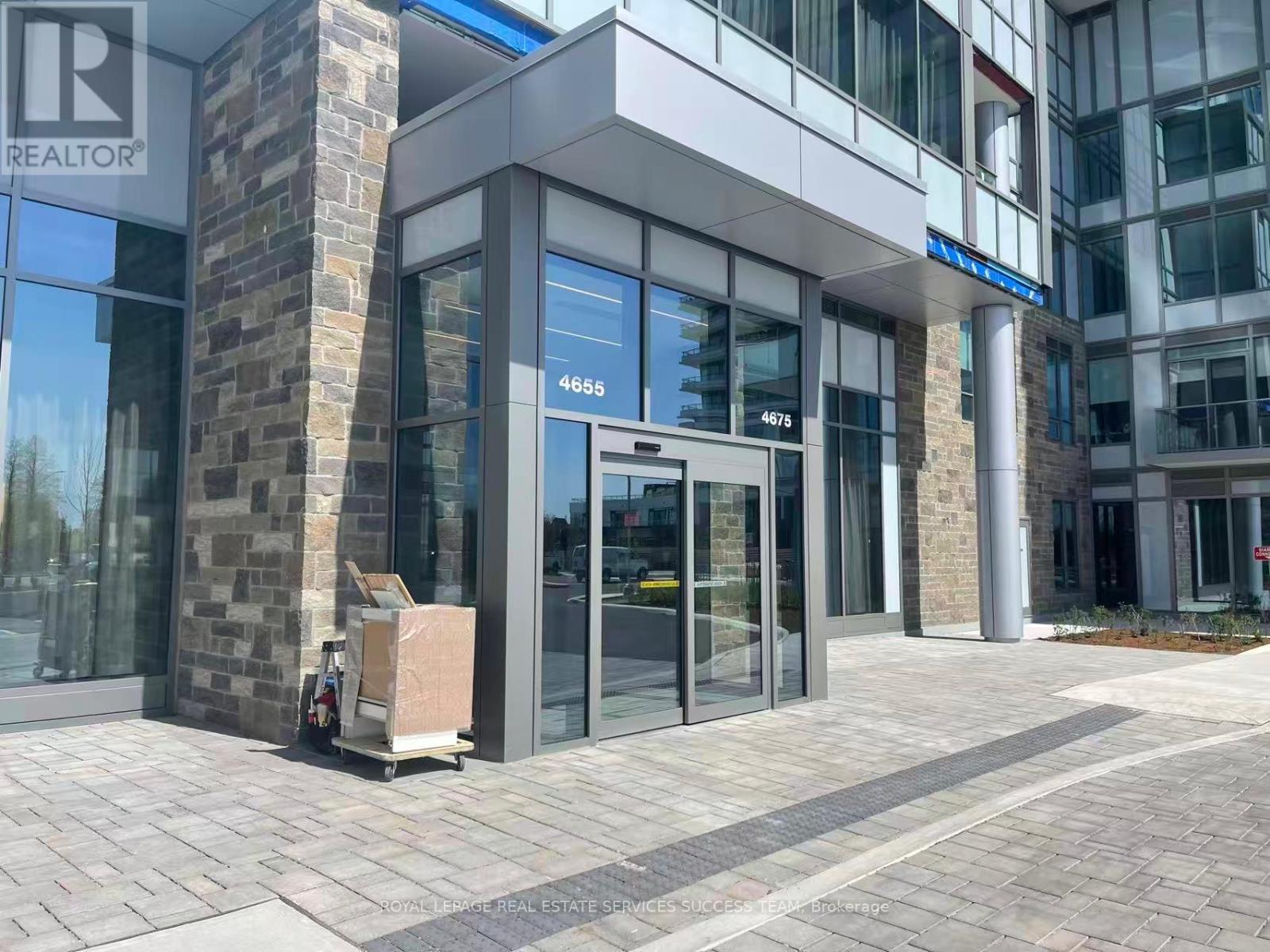 1606 - 4655 Metcalfe Avenue, Mississauga, Ontario  L5M 0Z7 - Photo 2 - W12769762