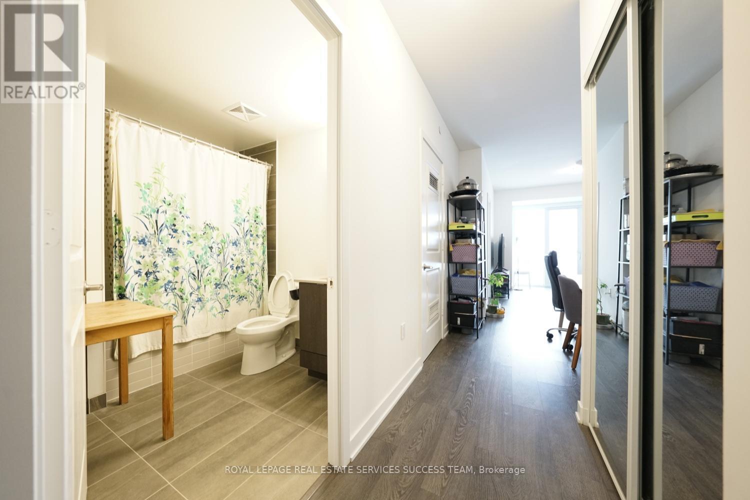 1606 - 4655 Metcalfe Avenue, Mississauga, Ontario  L5M 0Z7 - Photo 4 - W12769762