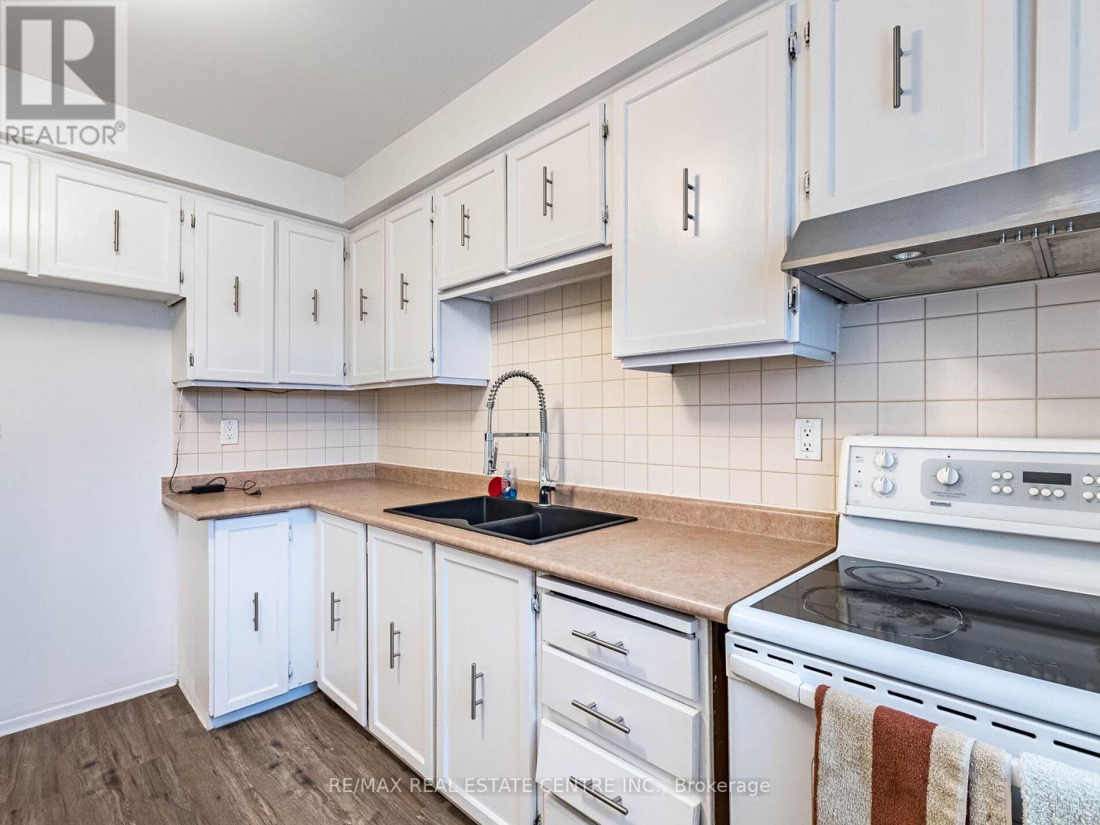 5 Moregate Crescent, Brampton (Central Park), Ontario  L6S 3K9 - Photo 11 - W12778276