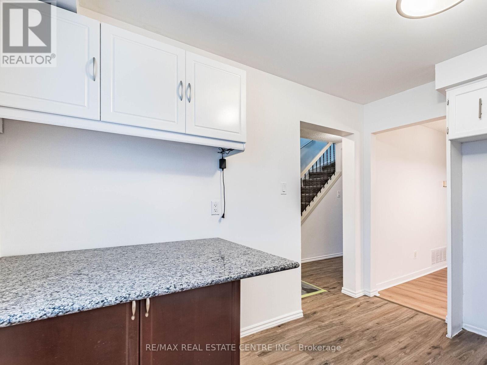 5 Moregate Crescent, Brampton (Central Park), Ontario  L6S 3K9 - Photo 12 - W12778276