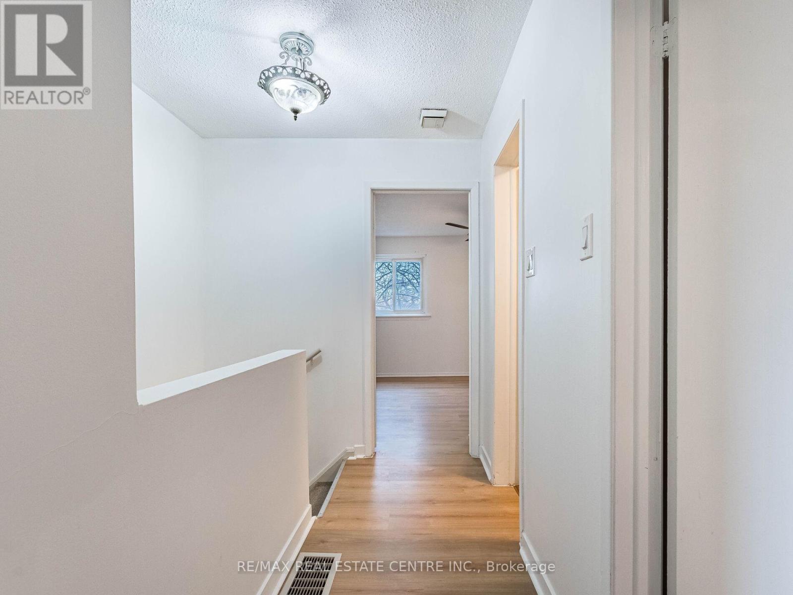 5 Moregate Crescent, Brampton (Central Park), Ontario  L6S 3K9 - Photo 33 - W12778276