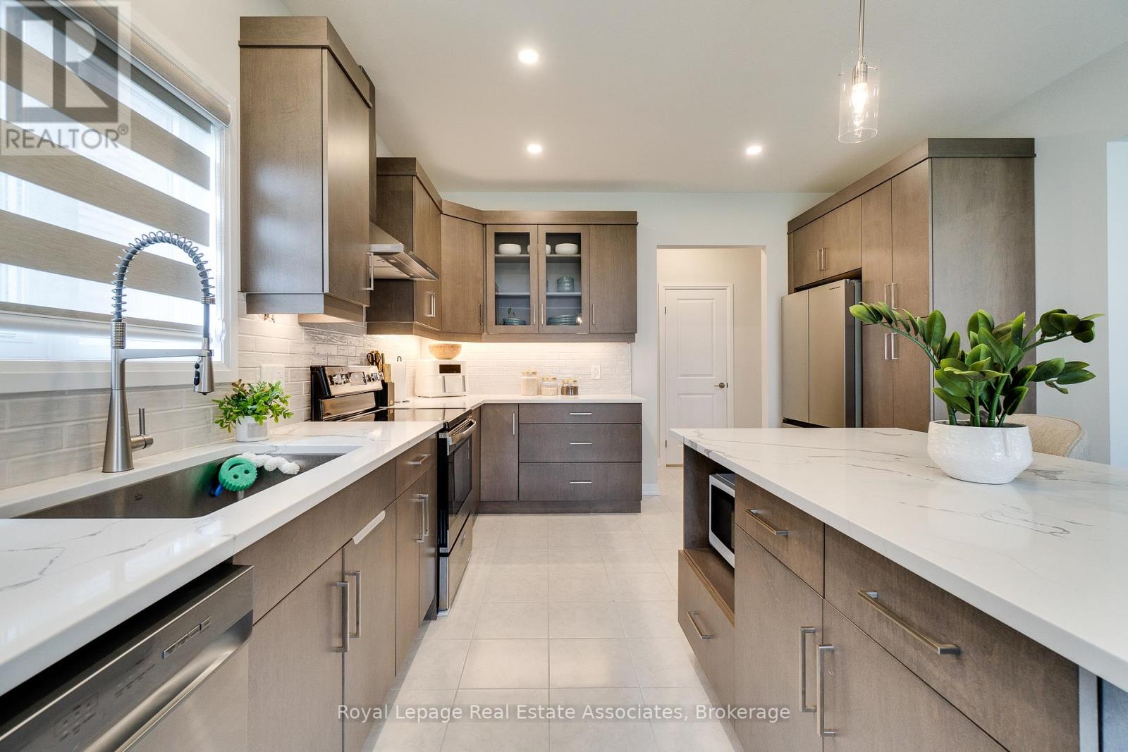 87 Acacia Road, Pelham, Ontario  L0S 1E1 - Photo 2 - X12442662