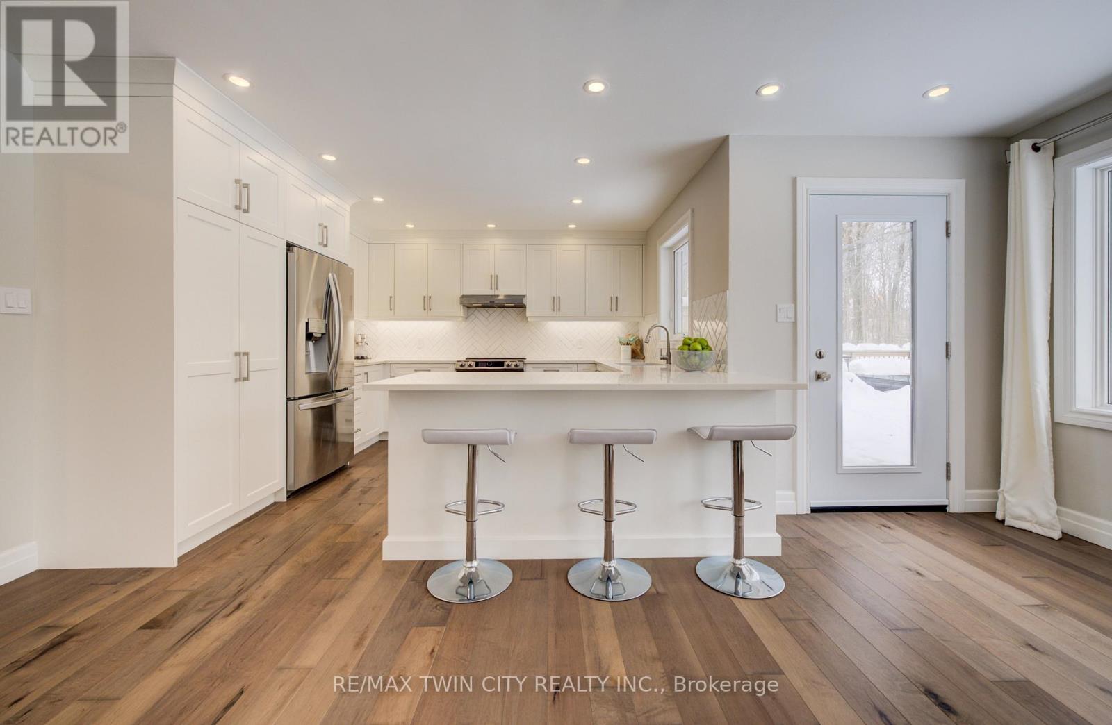 439 Northlake Drive, Waterloo, Ontario  N2V 1Y6 - Photo 15 - X12778274