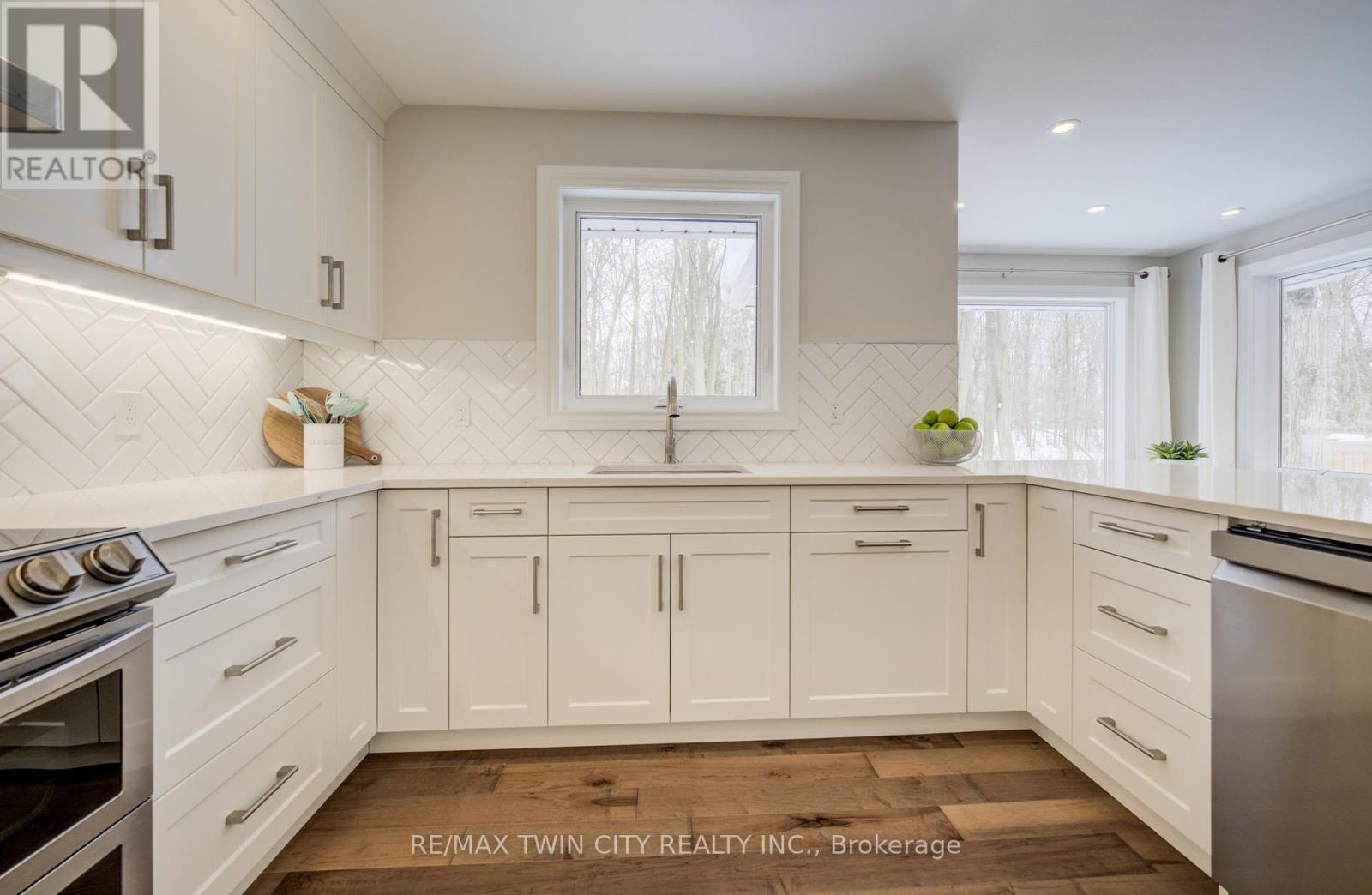 439 Northlake Drive, Waterloo, Ontario  N2V 1Y6 - Photo 17 - X12778274