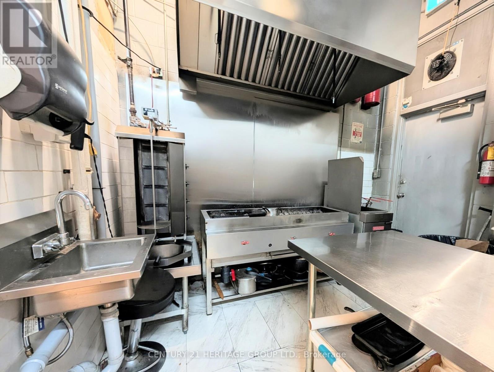 559 Steven Court, Newmarket (Stonehaven-Wyndham), Ontario  L3Y 6Z3 - Photo 10 - N12773864