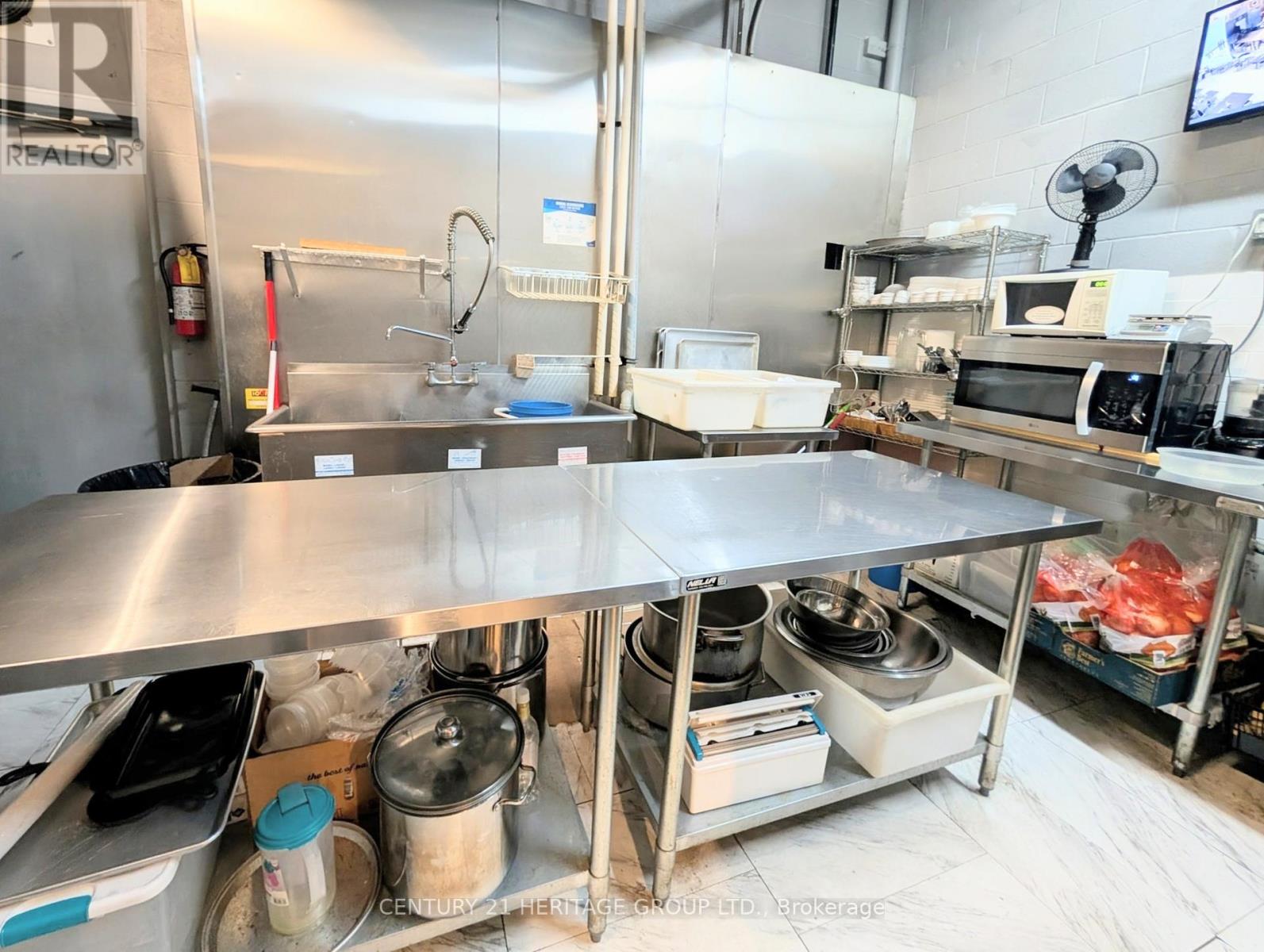 559 Steven Court, Newmarket (Stonehaven-Wyndham), Ontario  L3Y 6Z3 - Photo 8 - N12773864