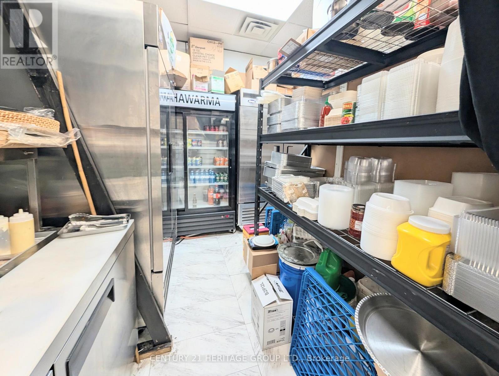 559 Steven Court, Newmarket (Stonehaven-Wyndham), Ontario  L3Y 6Z3 - Photo 6 - N12773864