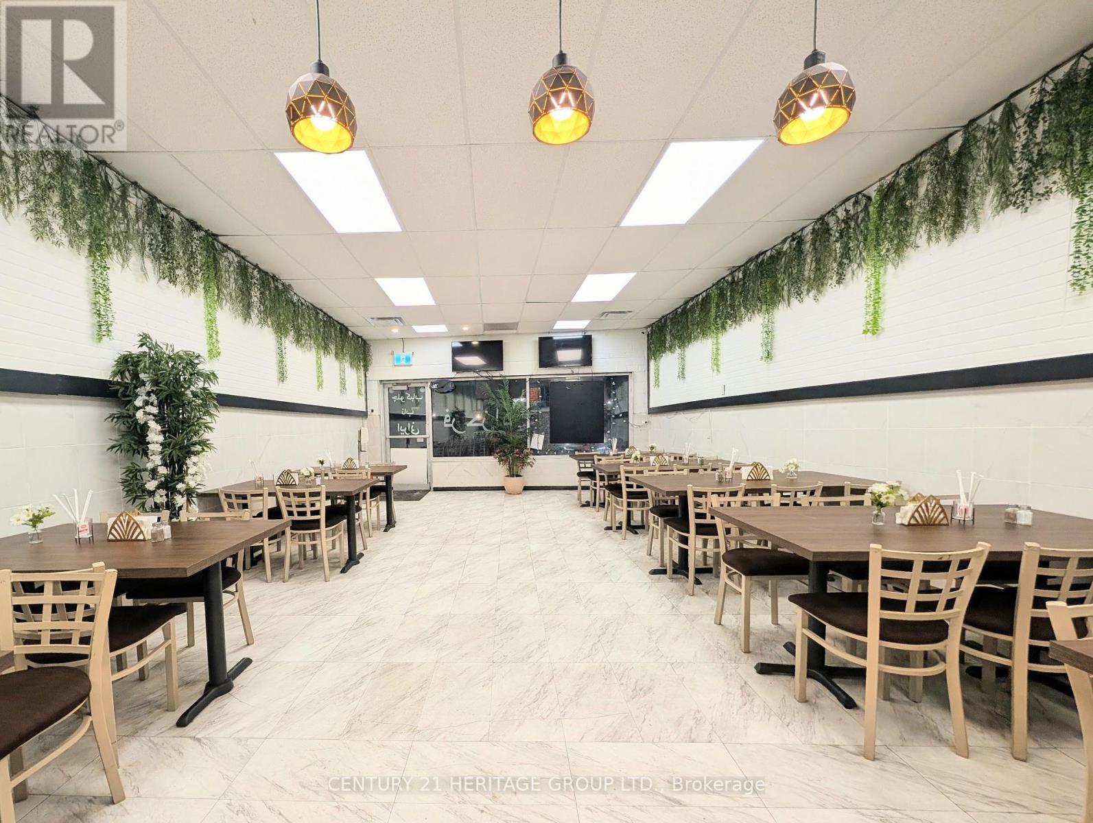 559 Steven Court, Newmarket (Stonehaven-Wyndham), Ontario  L3Y 6Z3 - Photo 4 - N12773864