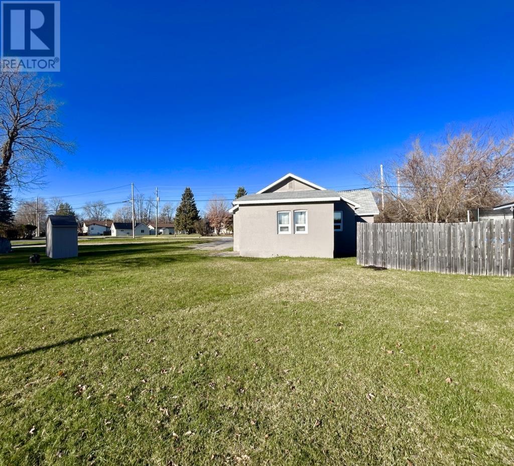 1007 Sunset Drive, Fort Frances, Ontario  P9A 2T5 - Photo 2 - TB253491