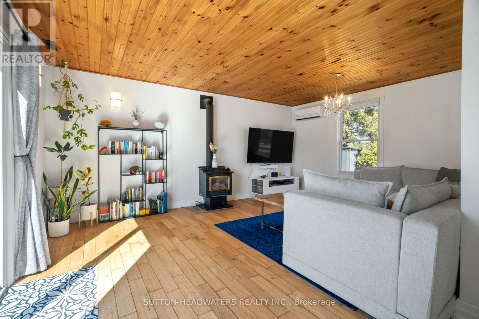 1428 Mill Street, Caledon (Cheltenham), Ontario  L7C 1S1 - Photo 10 - W12725402