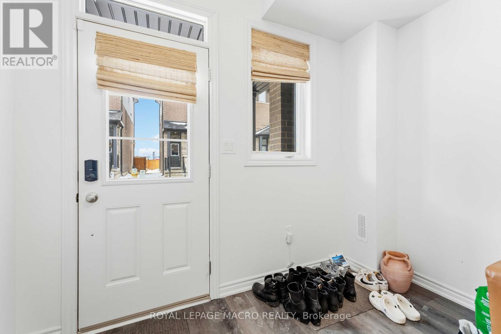 139 - 61 Soho Street, Hamilton (Stoney Creek Mountain), Ontario  L8J 0M6 - Photo 4 - X12762694