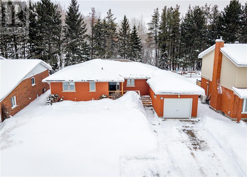 25 Aspen Court, Capreol, Ontario  P0M 1H0 - Photo 1 - 2126402